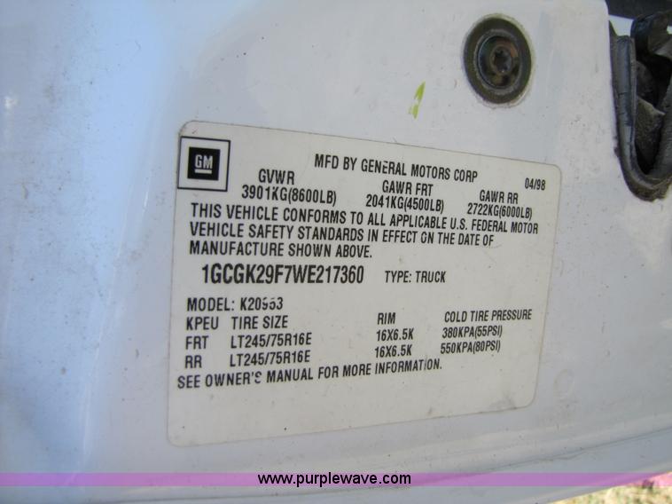 image for item A4689 1998 Chevrolet K2500 Cheyenne extended cab pickup truck