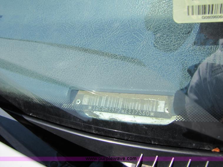 image for item A4689 1998 Chevrolet K2500 Cheyenne extended cab pickup truck