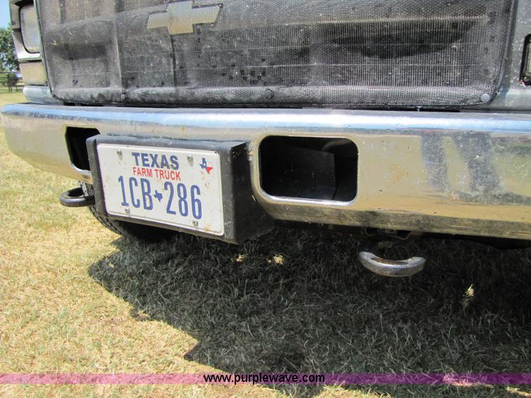 image for item A4689 1998 Chevrolet K2500 Cheyenne extended cab pickup truck