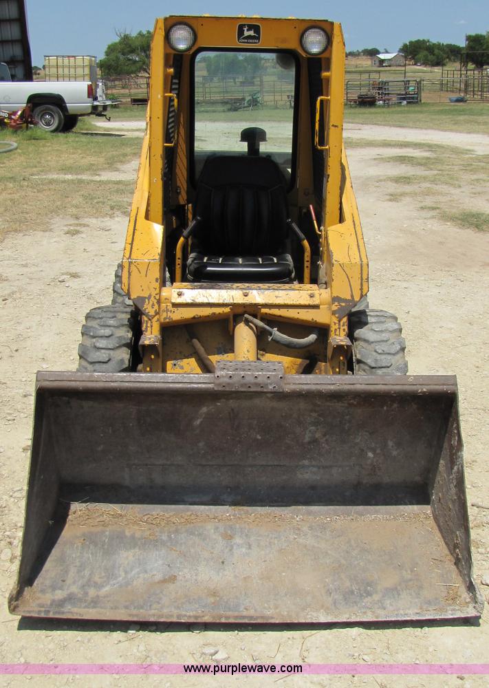 image for item A4690 1987 John Deere 575 skid steer loader