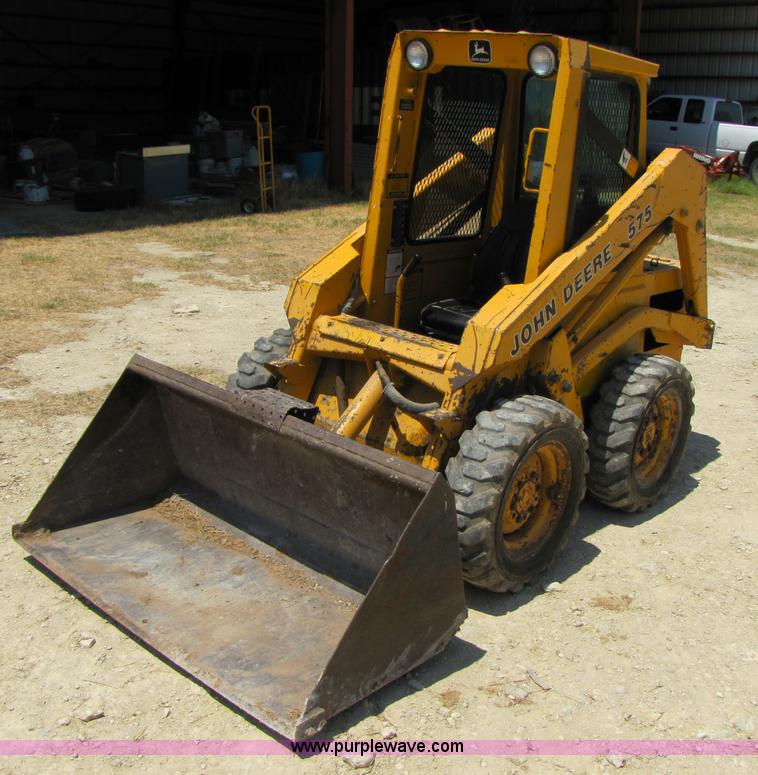 image for item A4690 1987 John Deere 575 skid steer loader
