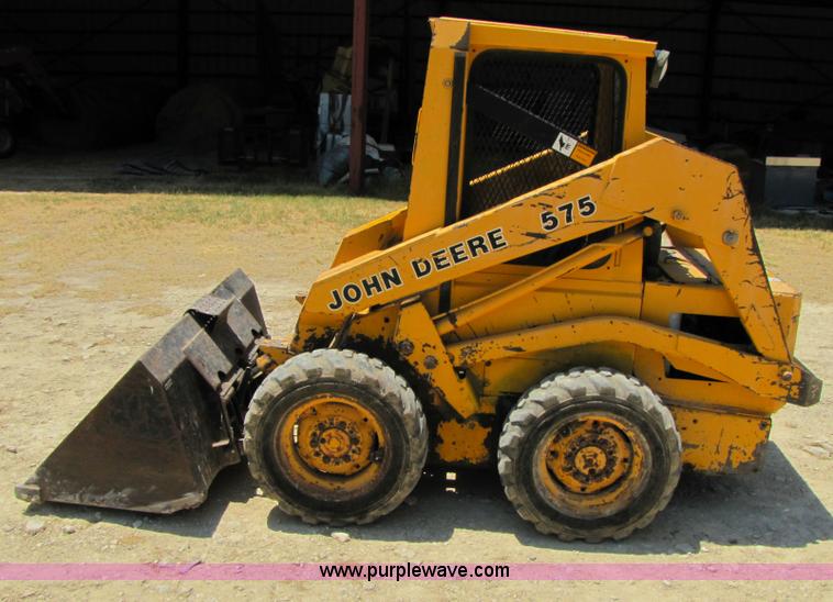 image for item A4690 1987 John Deere 575 skid steer loader