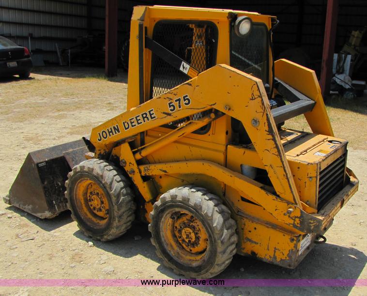 image for item A4690 1987 John Deere 575 skid steer loader