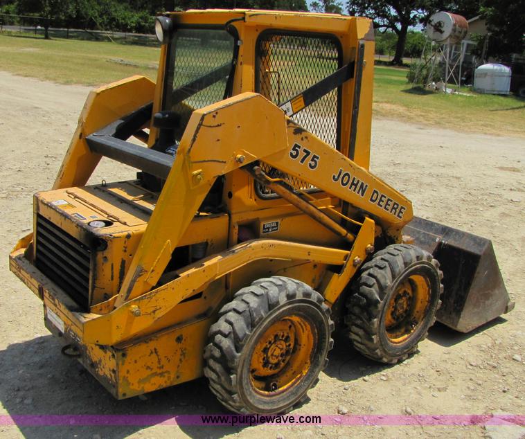 image for item A4690 1987 John Deere 575 skid steer loader