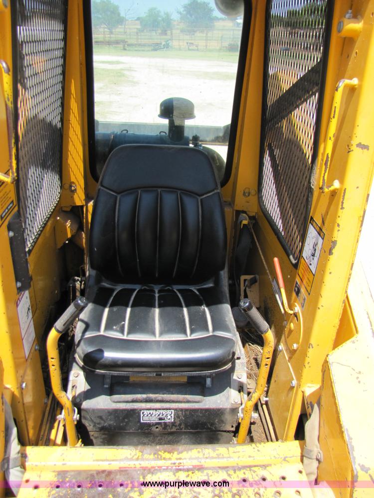 image for item A4690 1987 John Deere 575 skid steer loader