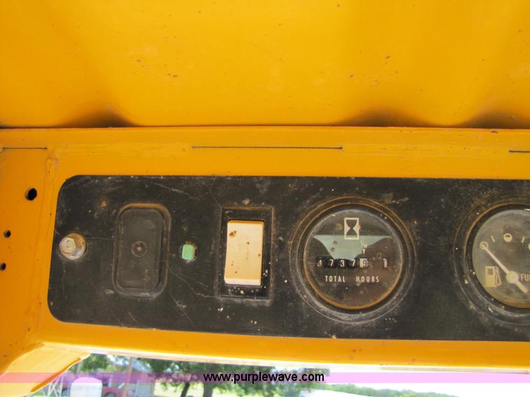 image for item A4690 1987 John Deere 575 skid steer loader