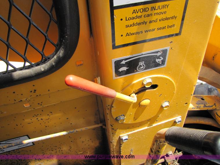 image for item A4690 1987 John Deere 575 skid steer loader