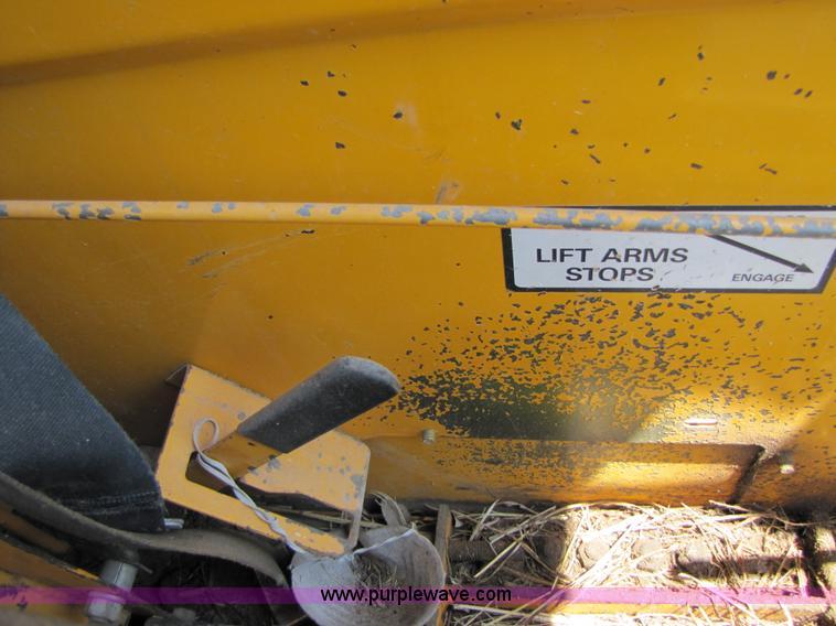 image for item A4690 1987 John Deere 575 skid steer loader