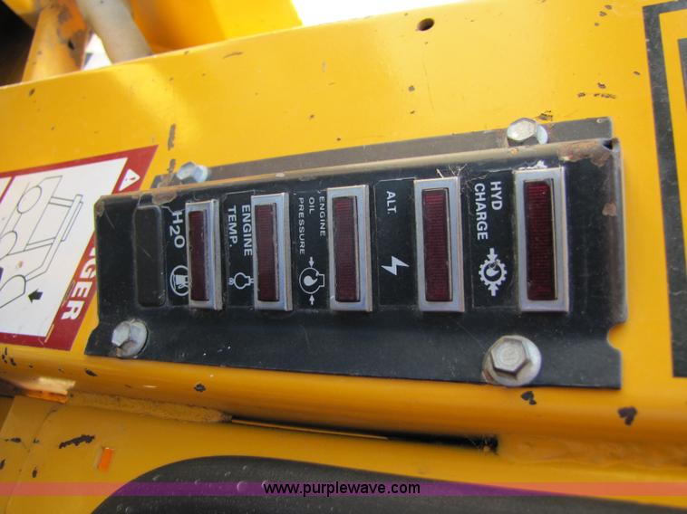 image for item A4690 1987 John Deere 575 skid steer loader