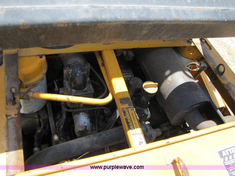 image for item A4690 1987 John Deere 575 skid steer loader