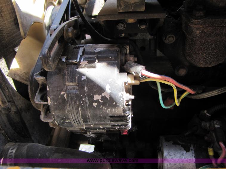 image for item A4690 1987 John Deere 575 skid steer loader