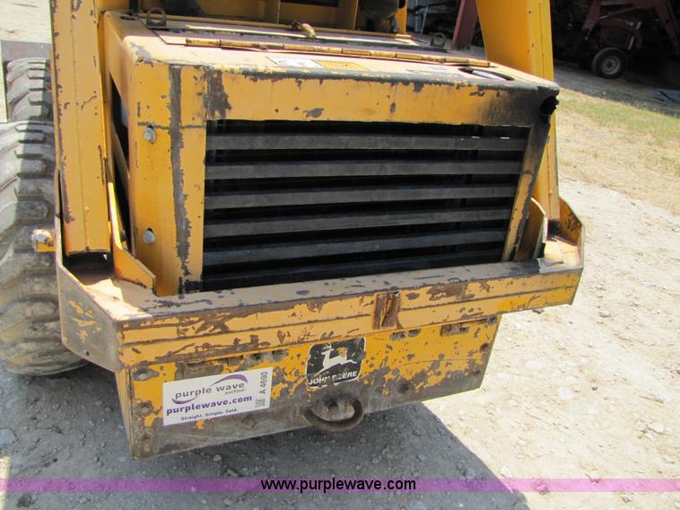image for item A4690 1987 John Deere 575 skid steer loader