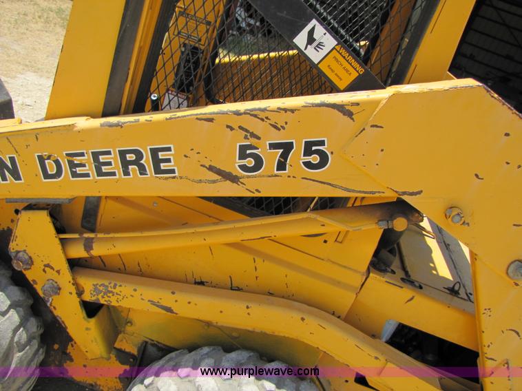 image for item A4690 1987 John Deere 575 skid steer loader