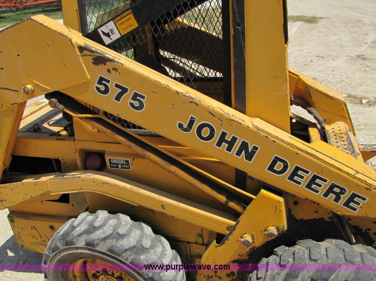 image for item A4690 1987 John Deere 575 skid steer loader