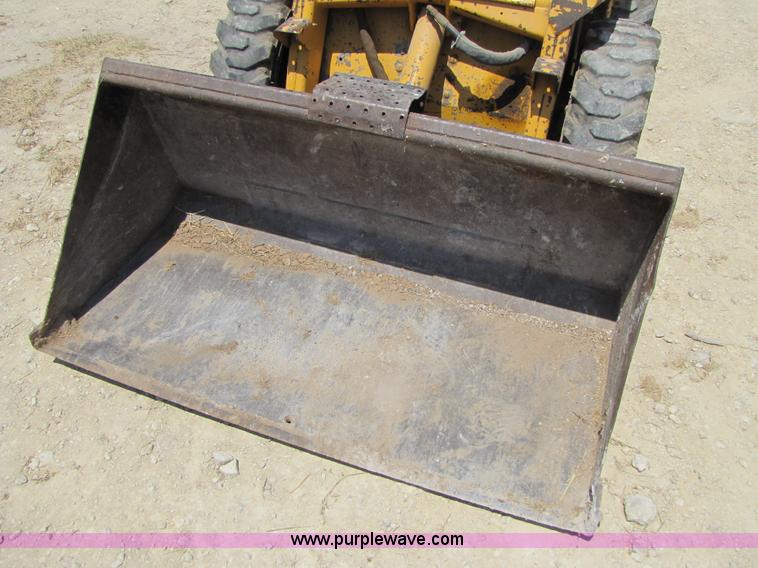 image for item A4690 1987 John Deere 575 skid steer loader