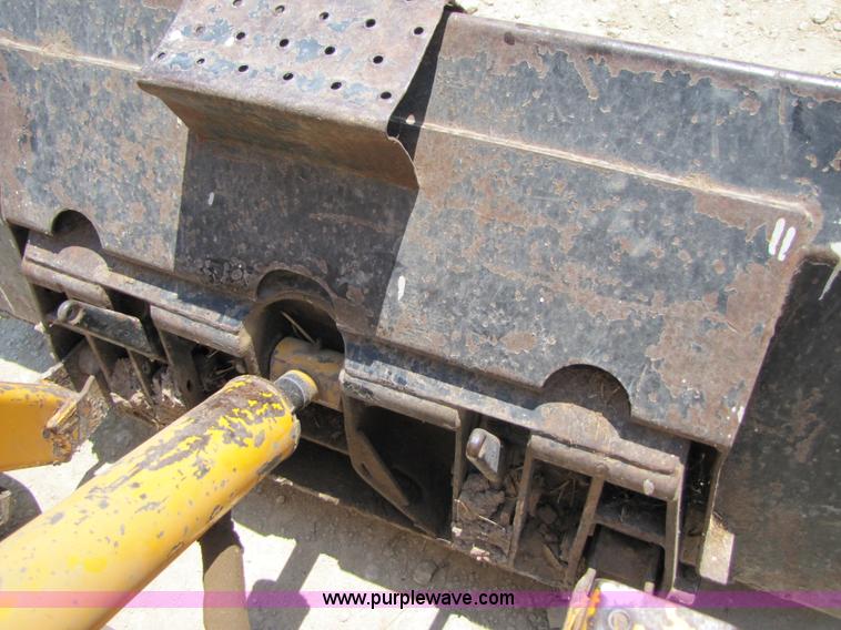 image for item A4690 1987 John Deere 575 skid steer loader