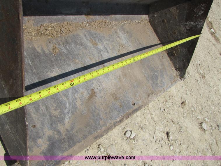 image for item A4690 1987 John Deere 575 skid steer loader