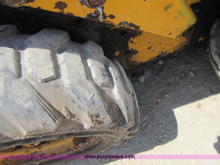 image for item A4690 1987 John Deere 575 skid steer loader