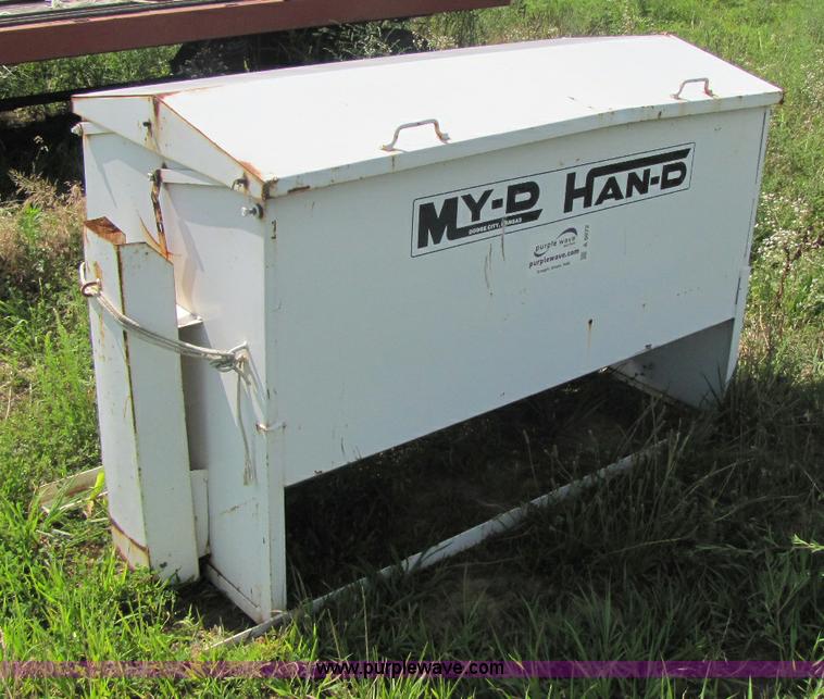 MyDHandi cake feeder in Liberal, MO Item A5072 sold Purple Wave