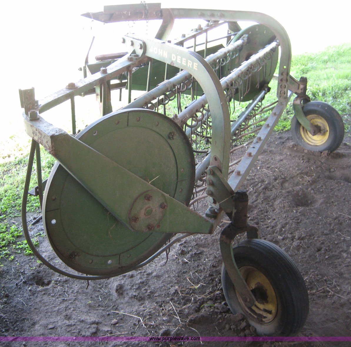 John Deere 350A 7' hay rake in Hiawatha, KS Item A1003 sold Purple Wave