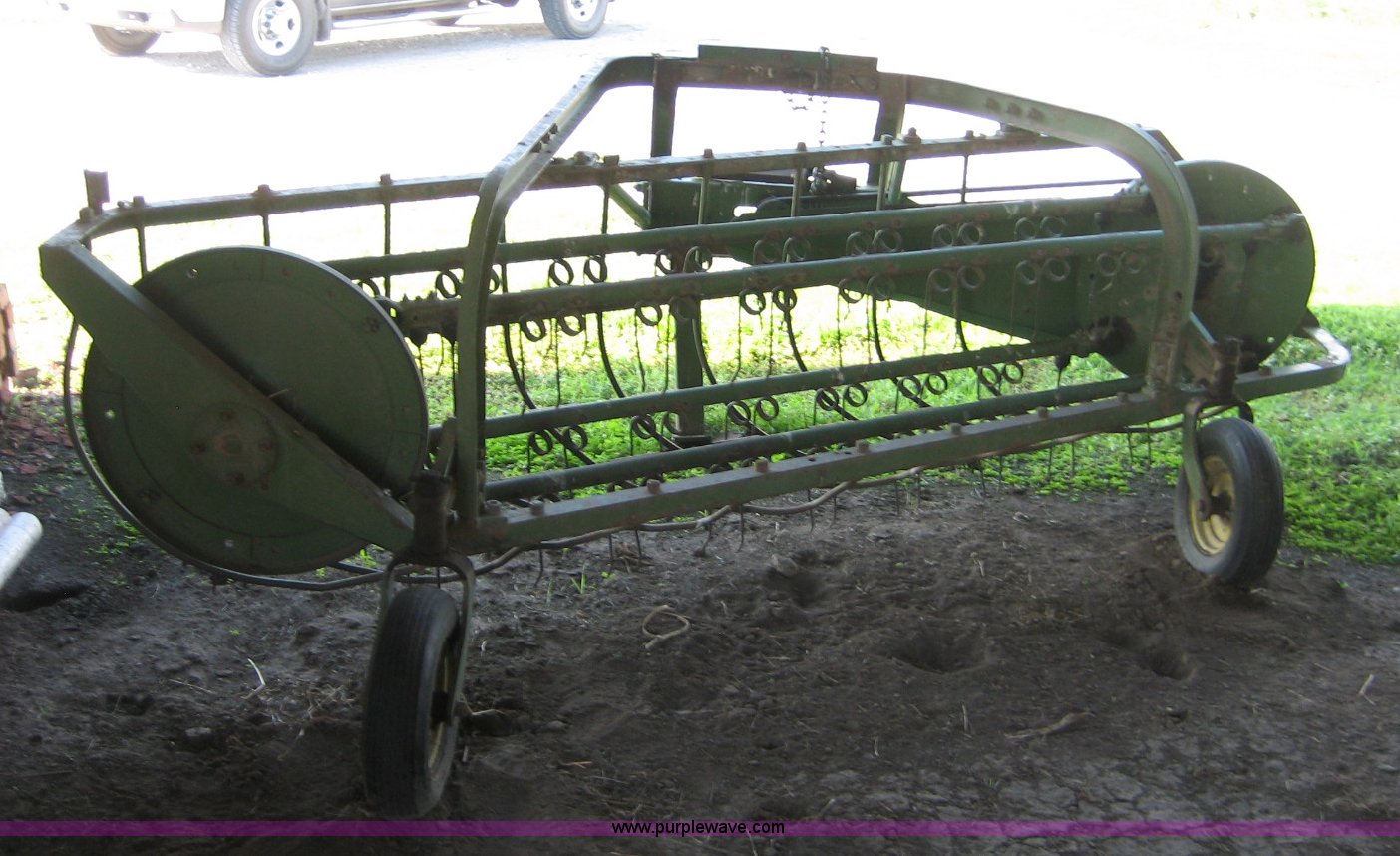 John Deere 350A 7' hay rake in Hiawatha, KS Item A1003 sold Purple Wave
