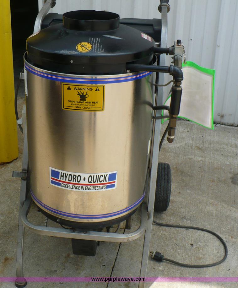 Direct Line HydroQuick pressure/steam washer in Lee's Summit, MO Item 5907 sold Purple Wave