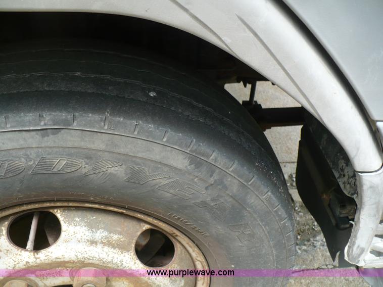 image for item 5908 1997 Mitsubishi Fuso FE box truck