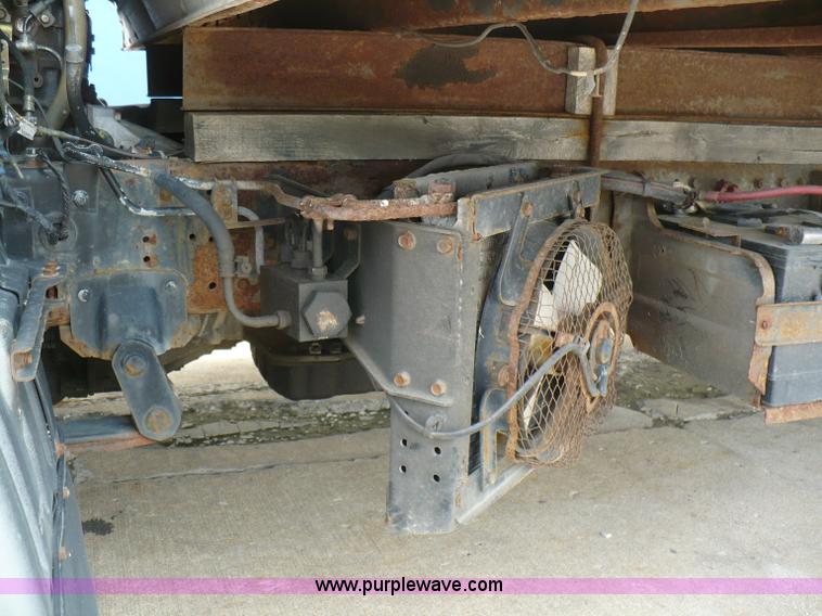 image for item 5908 1997 Mitsubishi Fuso FE box truck