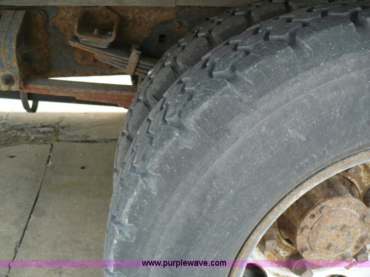 image for item 5908 1997 Mitsubishi Fuso FE box truck