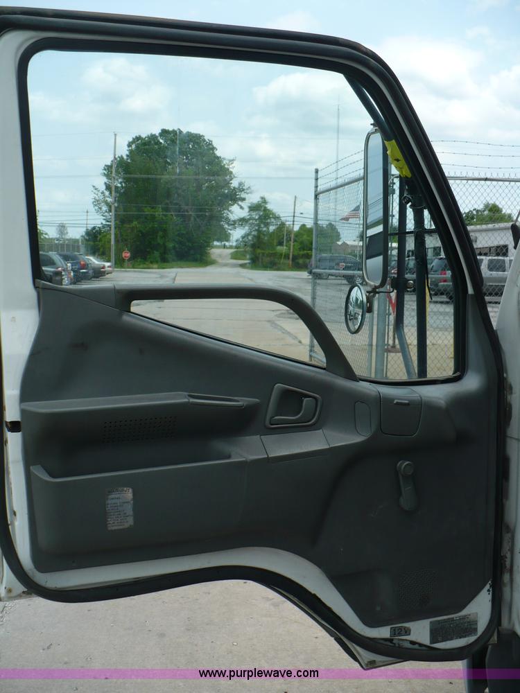 image for item 5908 1997 Mitsubishi Fuso FE box truck