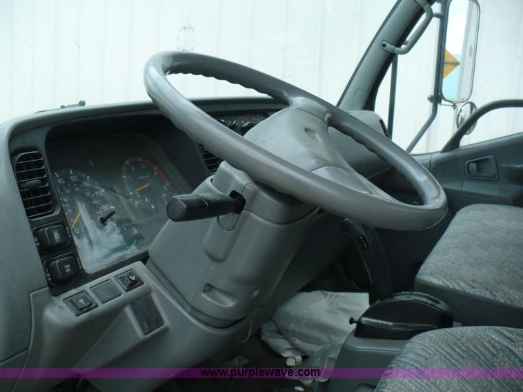 image for item 5908 1997 Mitsubishi Fuso FE box truck