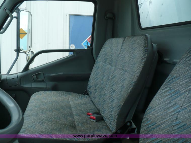 image for item 5908 1997 Mitsubishi Fuso FE box truck