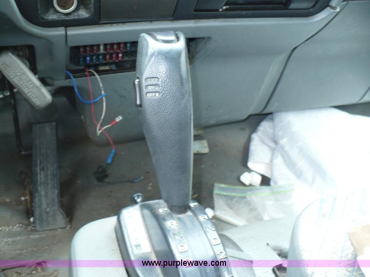 image for item 5908 1997 Mitsubishi Fuso FE box truck