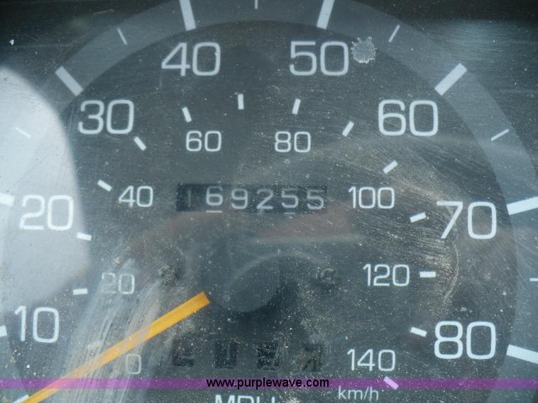 image for item 5908 1997 Mitsubishi Fuso FE box truck