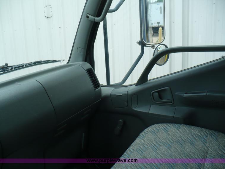 image for item 5908 1997 Mitsubishi Fuso FE box truck