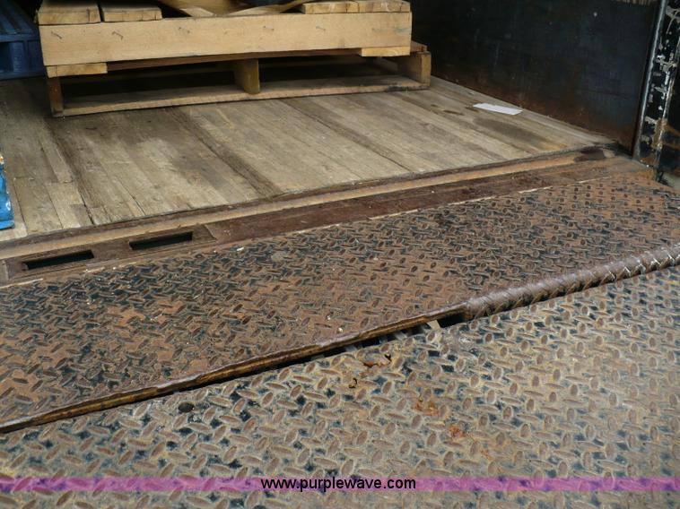 image for item 5908 1997 Mitsubishi Fuso FE box truck