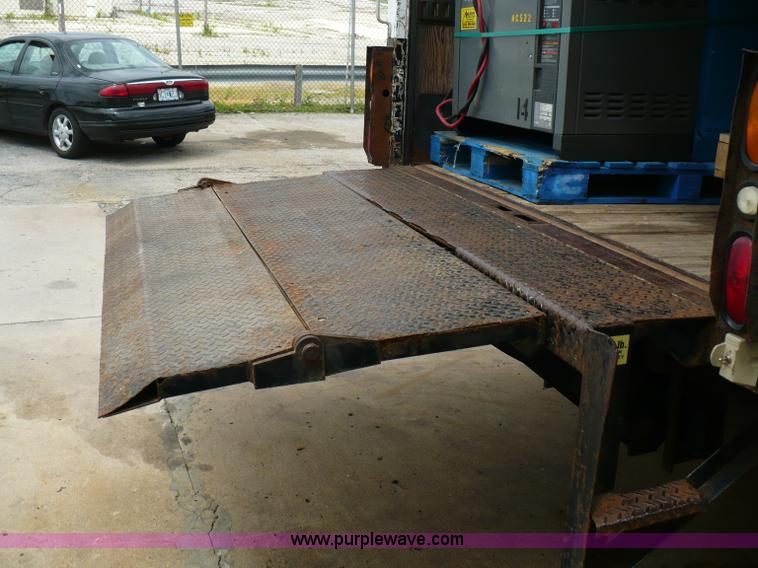 image for item 5908 1997 Mitsubishi Fuso FE box truck