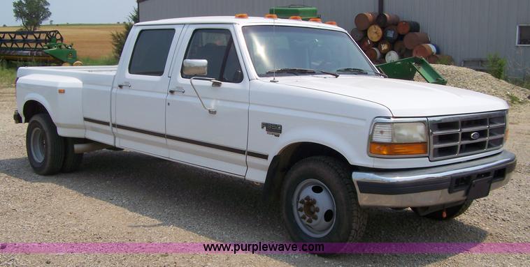 image for item 7352 1996 Ford F350 XLT crew cab pickup truck