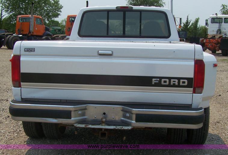 image for item 7352 1996 Ford F350 XLT crew cab pickup truck