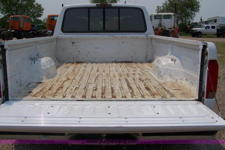 image for item 7352 1996 Ford F350 XLT crew cab pickup truck