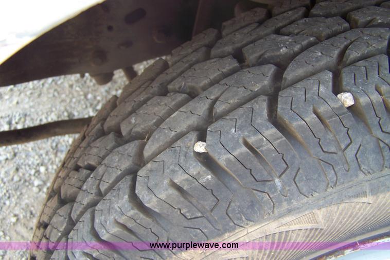 image for item 7352 1996 Ford F350 XLT crew cab pickup truck