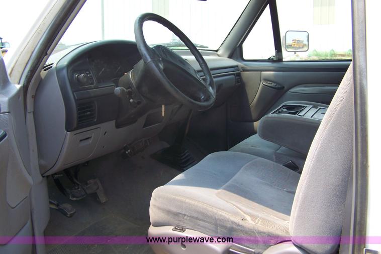 image for item 7352 1996 Ford F350 XLT crew cab pickup truck