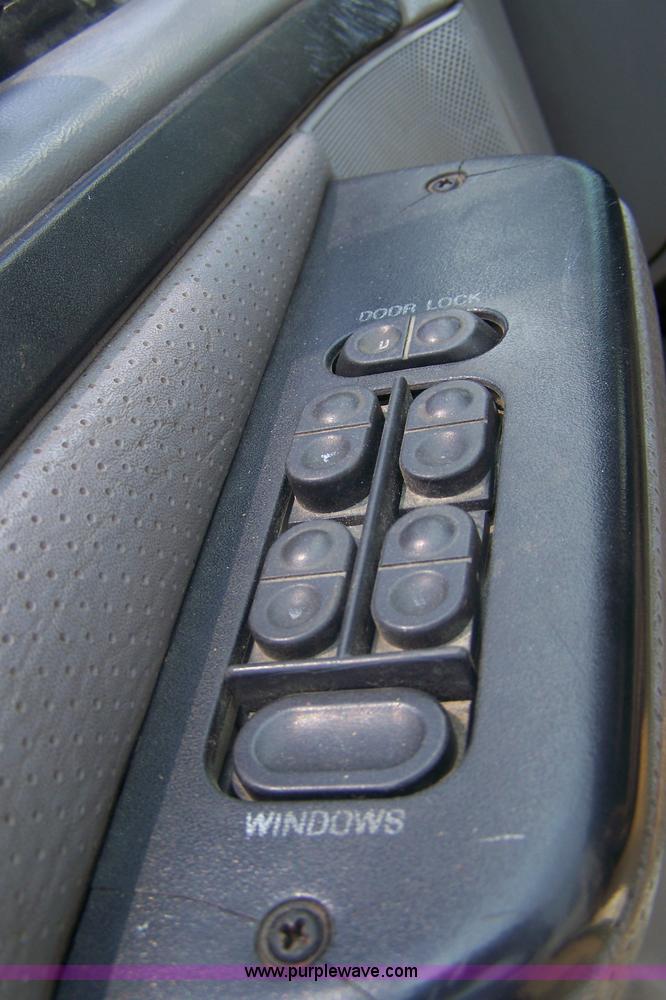 image for item 7352 1996 Ford F350 XLT crew cab pickup truck