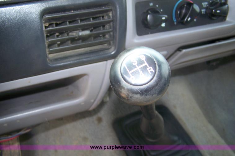 image for item 7352 1996 Ford F350 XLT crew cab pickup truck