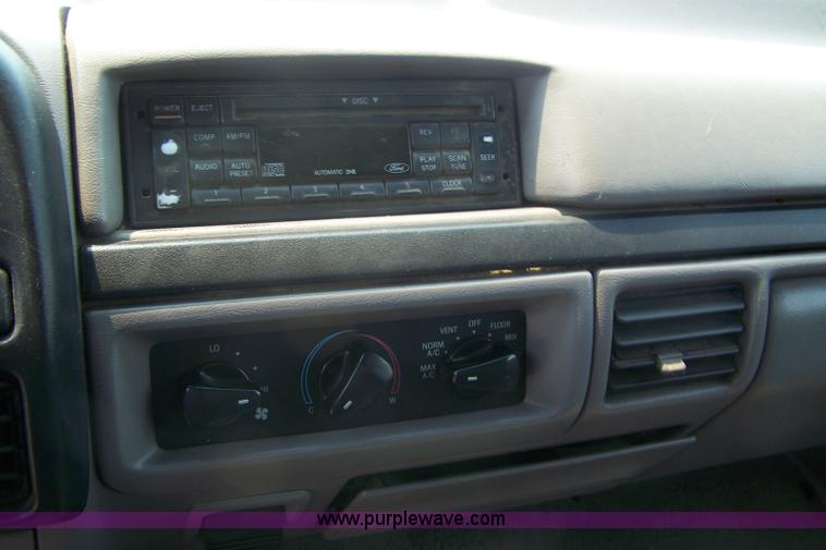 image for item 7352 1996 Ford F350 XLT crew cab pickup truck