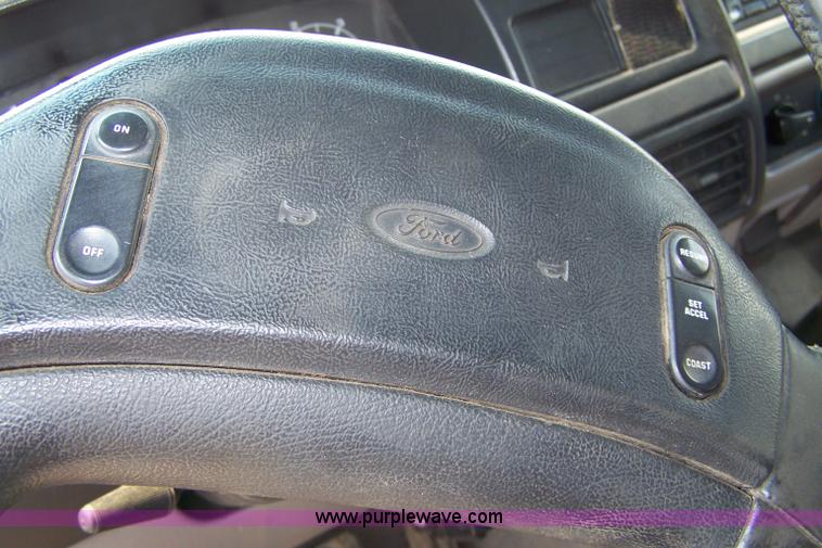 image for item 7352 1996 Ford F350 XLT crew cab pickup truck