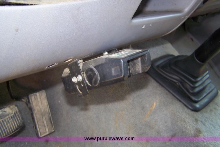 image for item 7352 1996 Ford F350 XLT crew cab pickup truck