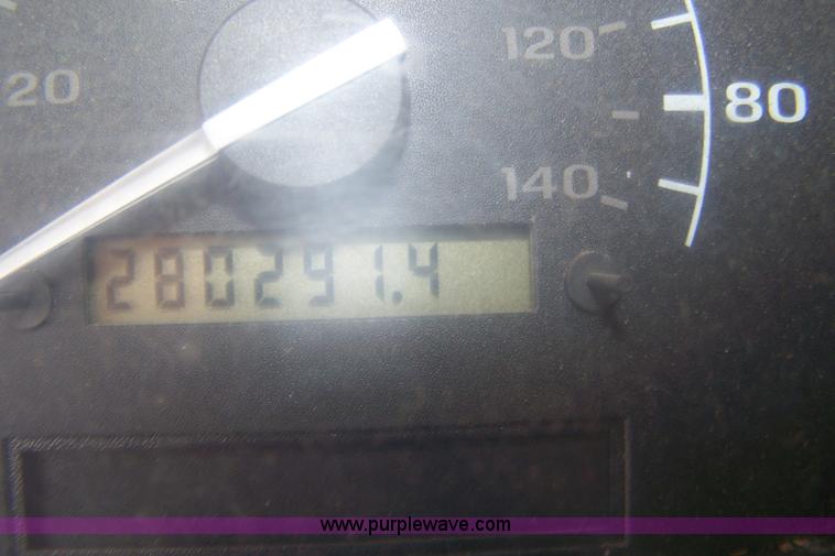 image for item 7352 1996 Ford F350 XLT crew cab pickup truck