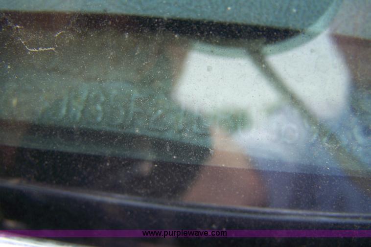 image for item 7352 1996 Ford F350 XLT crew cab pickup truck