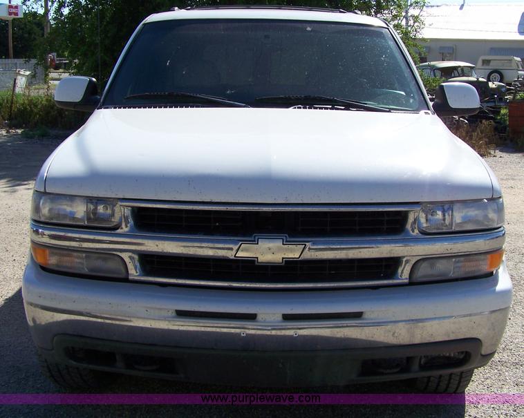 image for item 7401 2001 Chevrolet Suburban K1500 SUV
